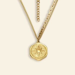 18kt gold plating, stainless steel star pendant.